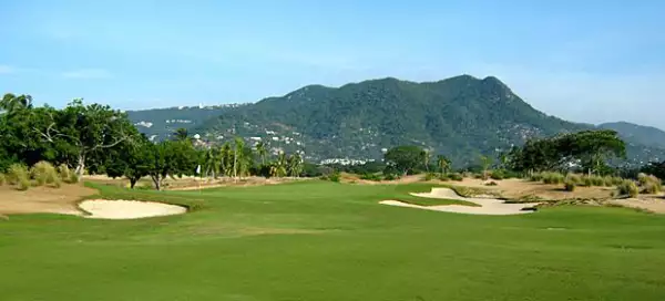 Aficionado al golf o no, seguro amarás como nosotros los majestuosos campos de golf Turtle Dunes, en donde podrás aprender a jugar este deporte y disfrutar sus exquisitos restaurantes.