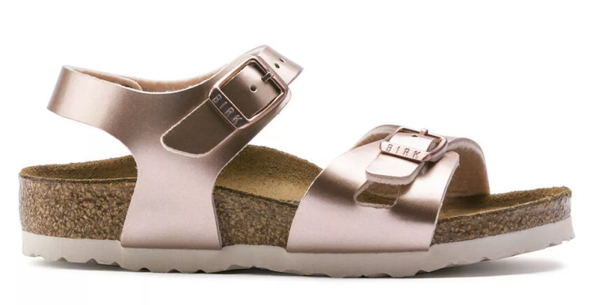 Sandalias birkenstock en rosa metálico. 