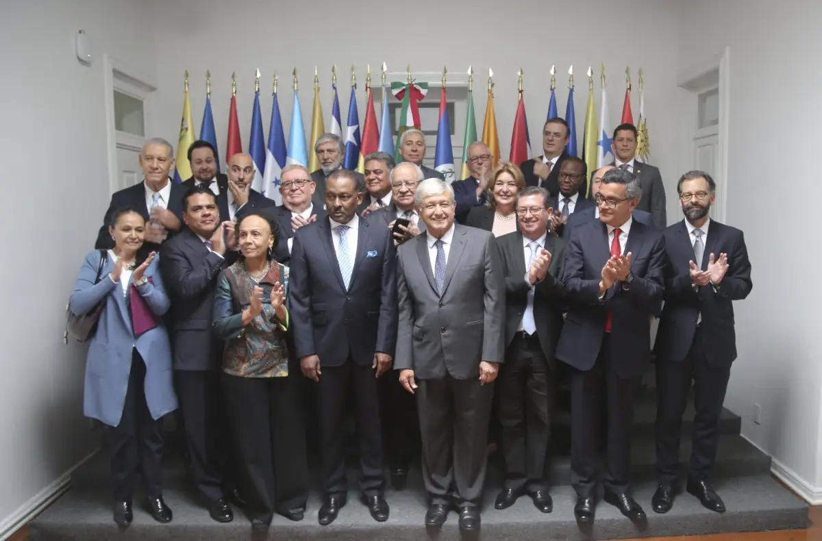 AMLO-embajadores