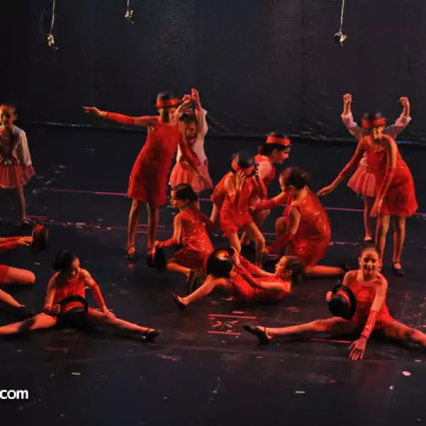 Función de aniversario Ryver Dance