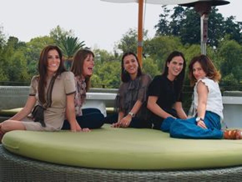 Cinco mujeres invitadas por Palacio de Hierro fueron consentidas durante un día con lujo y diversión, con motivo de la presentación del Libro Amarillo, en la ciudad de México.