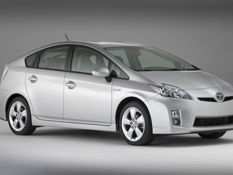 La companía japonesa lanzó la tercera generacion del popular Prius, líder mundial en ventas en el segmento de autos híbridos. Mayor autonomía de gasolina y tecnologia innovadora caracterizan al vehiculo.