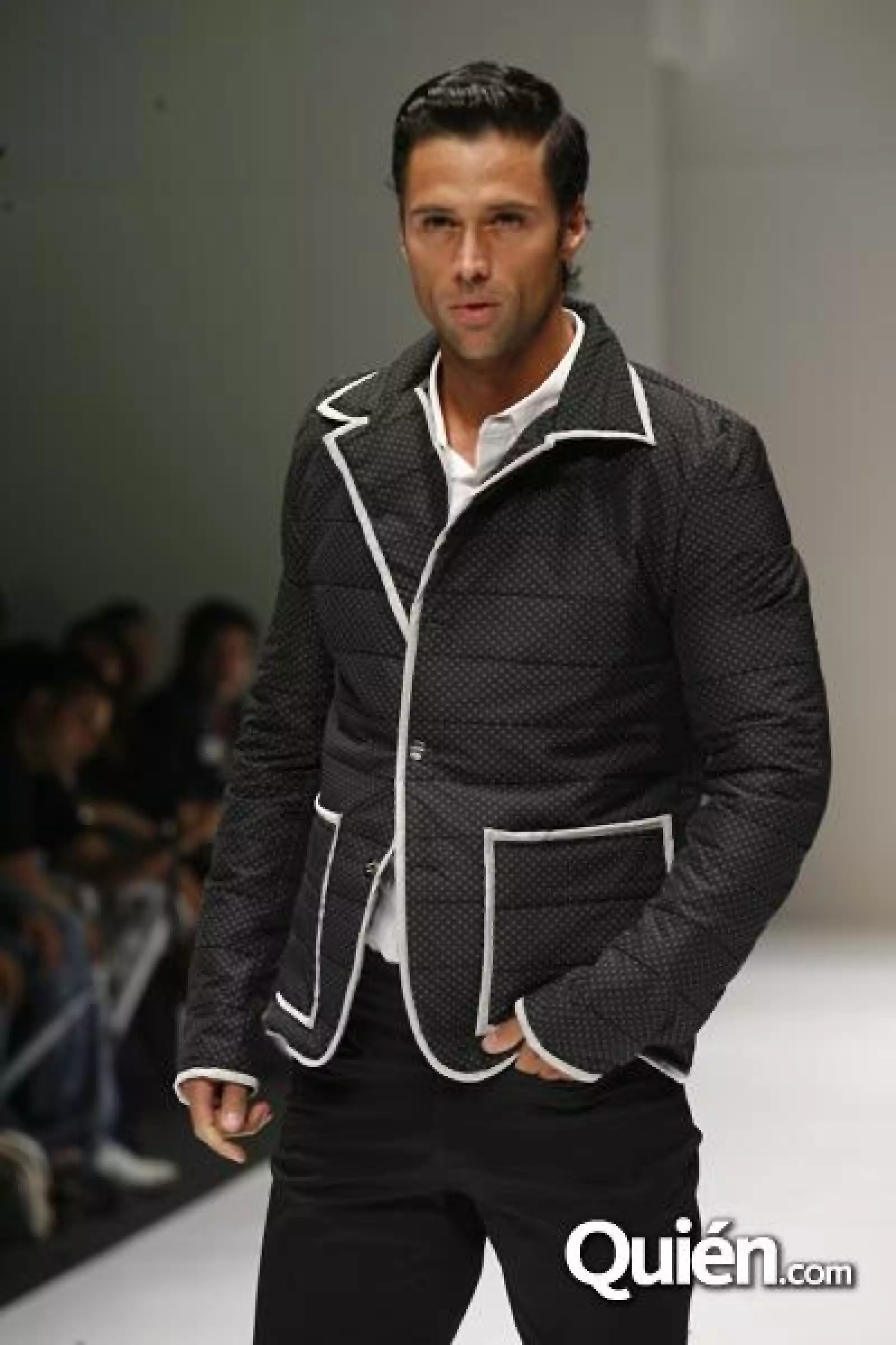 Dfashion Desfile  Love is black