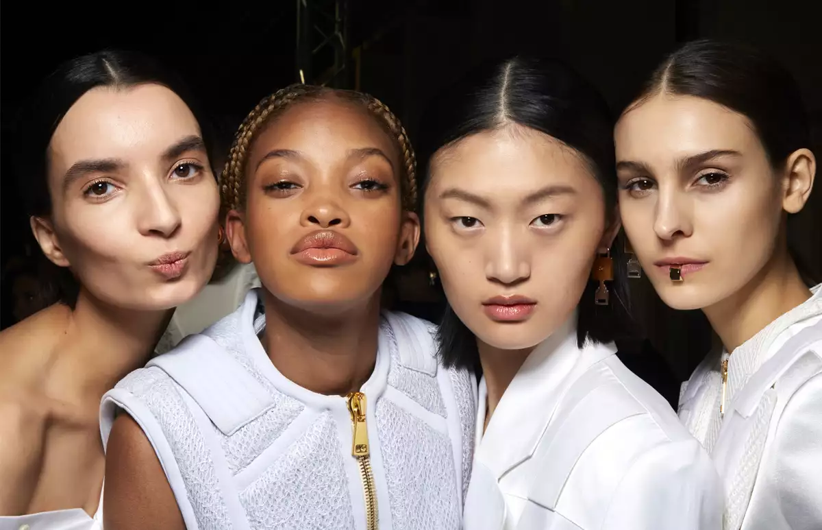BALMAINf22-spray fijador-piel-maquillaje-acabado-fijar-prolongar-makeup-base.jpg