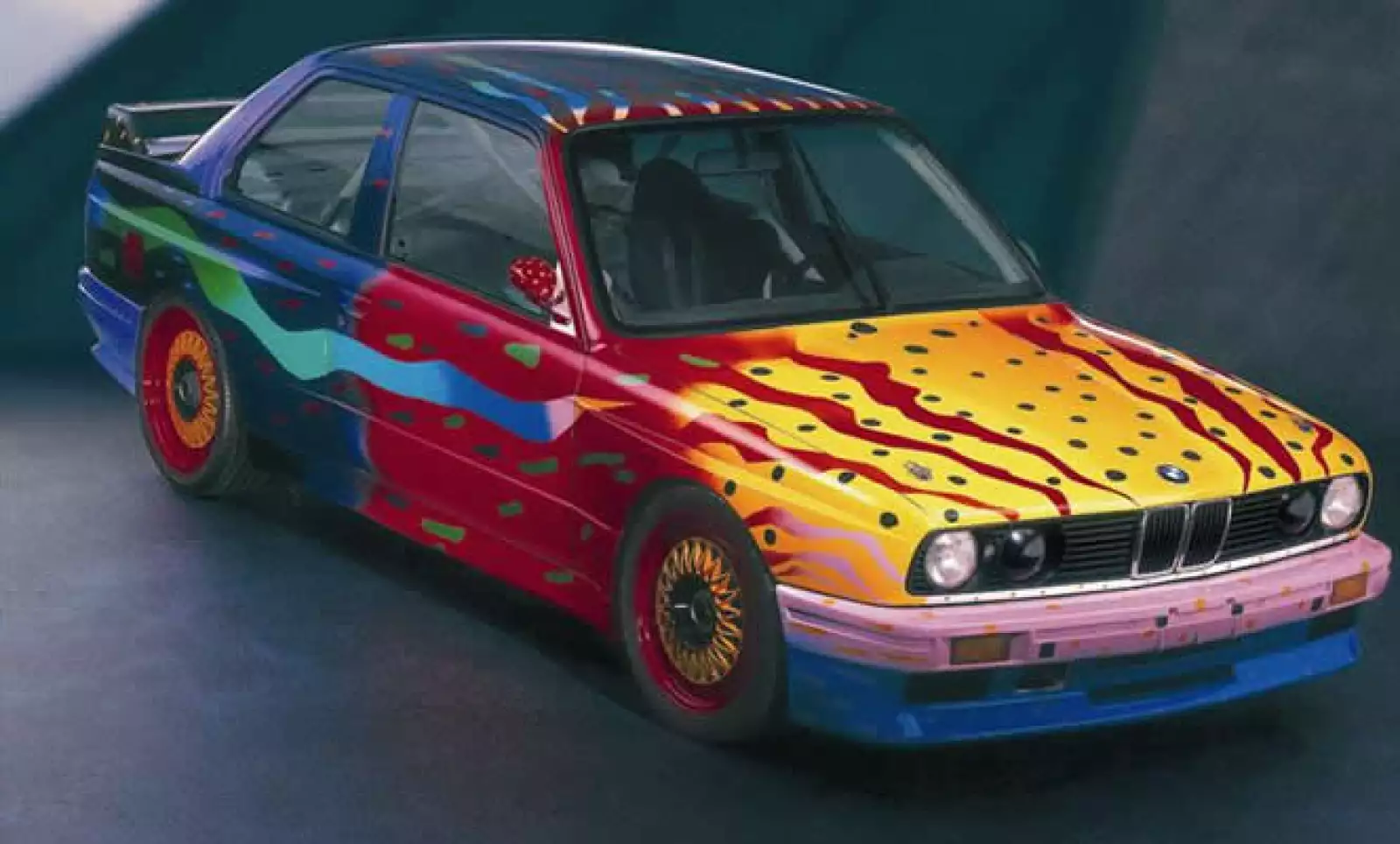 En las décadas de los 80s y 90s, el catálogo de artistas se amplió, incluyendo personalidades de Austria, Australia Japón, España y Alemania.