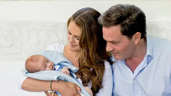 La princesa compartió nuevas fotos de Nicolás, su segundo hijo al lado de Chris O´Neill y que apenas tiene un mes y medio, tomadas durante sus vacaciones de verano.