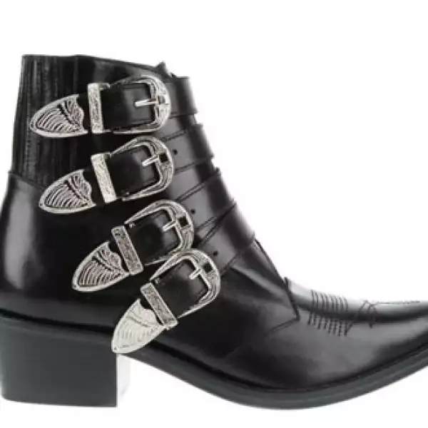 Si bien los botines son un obligado de la temporada estos de Toga son una excelente opción para las más fashion.