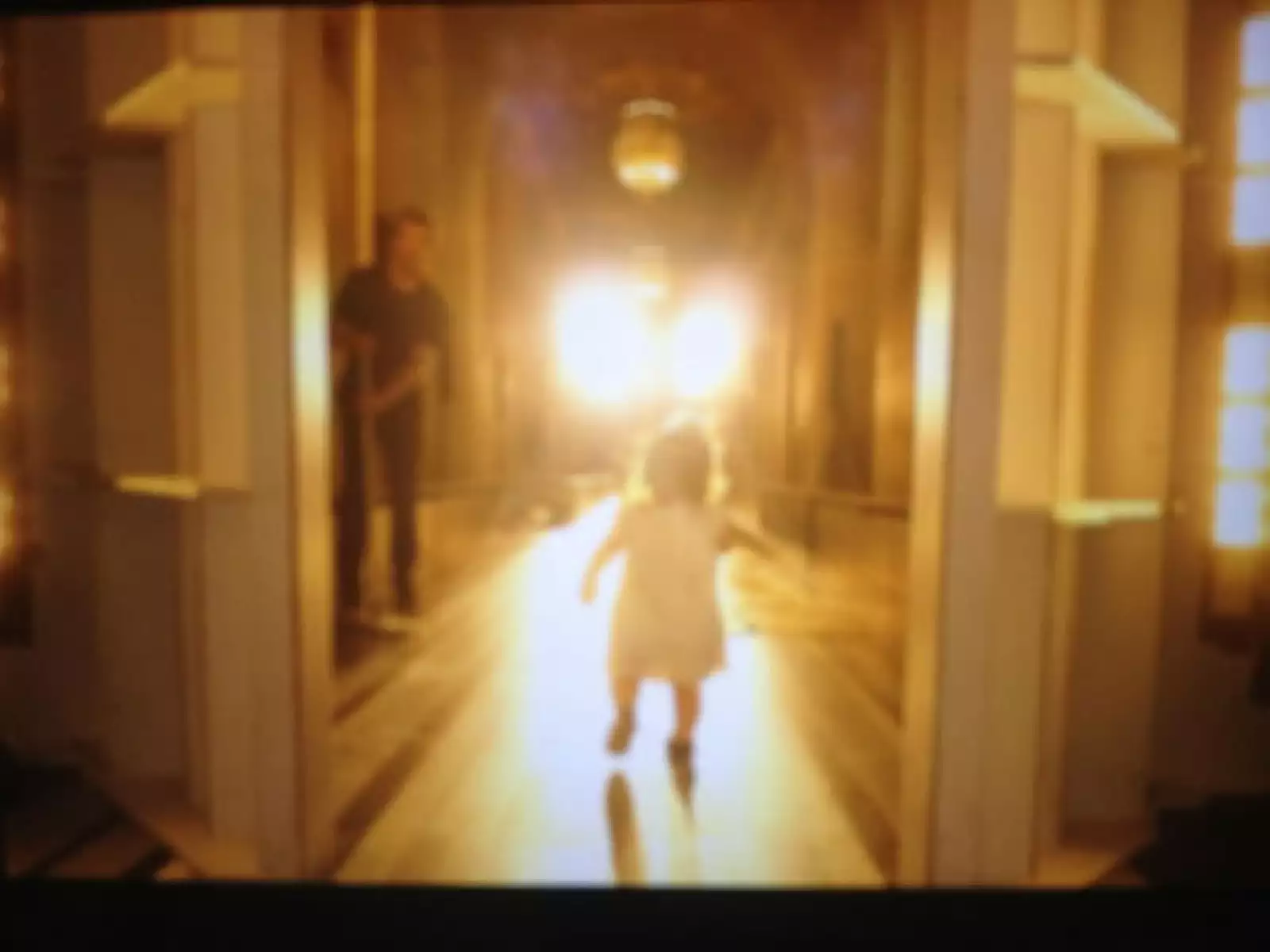Victoria publica en su cuenta de Twitter una foto de Harper en el catwalk.