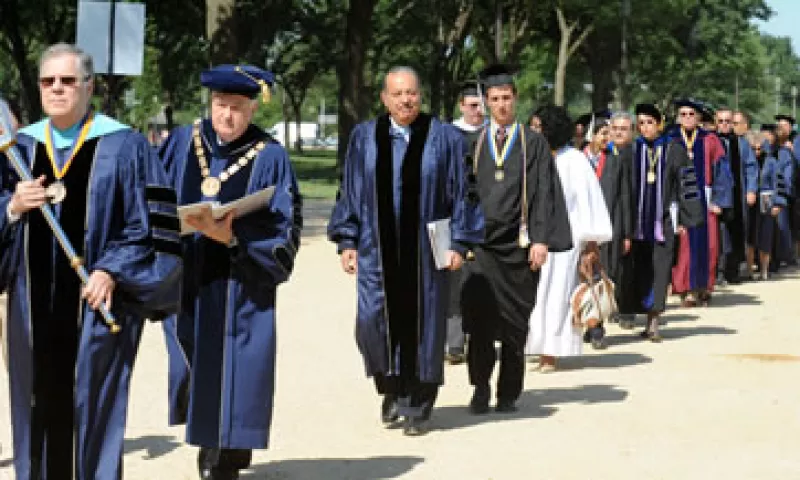 Carlos Slim obtuvo la distinción en la ceremonia de graduación de la clase 2012. (Foto: Notimex)