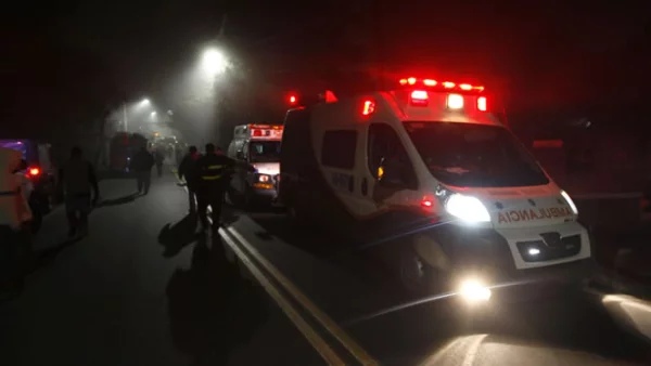 Las ambulancias acudieron al lugar del siniestro, en la primera cerrada de Monte de la Cruces, colonia Mina Vieja.