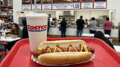 El famoso hot dog de Costco nació en la década de los 80.