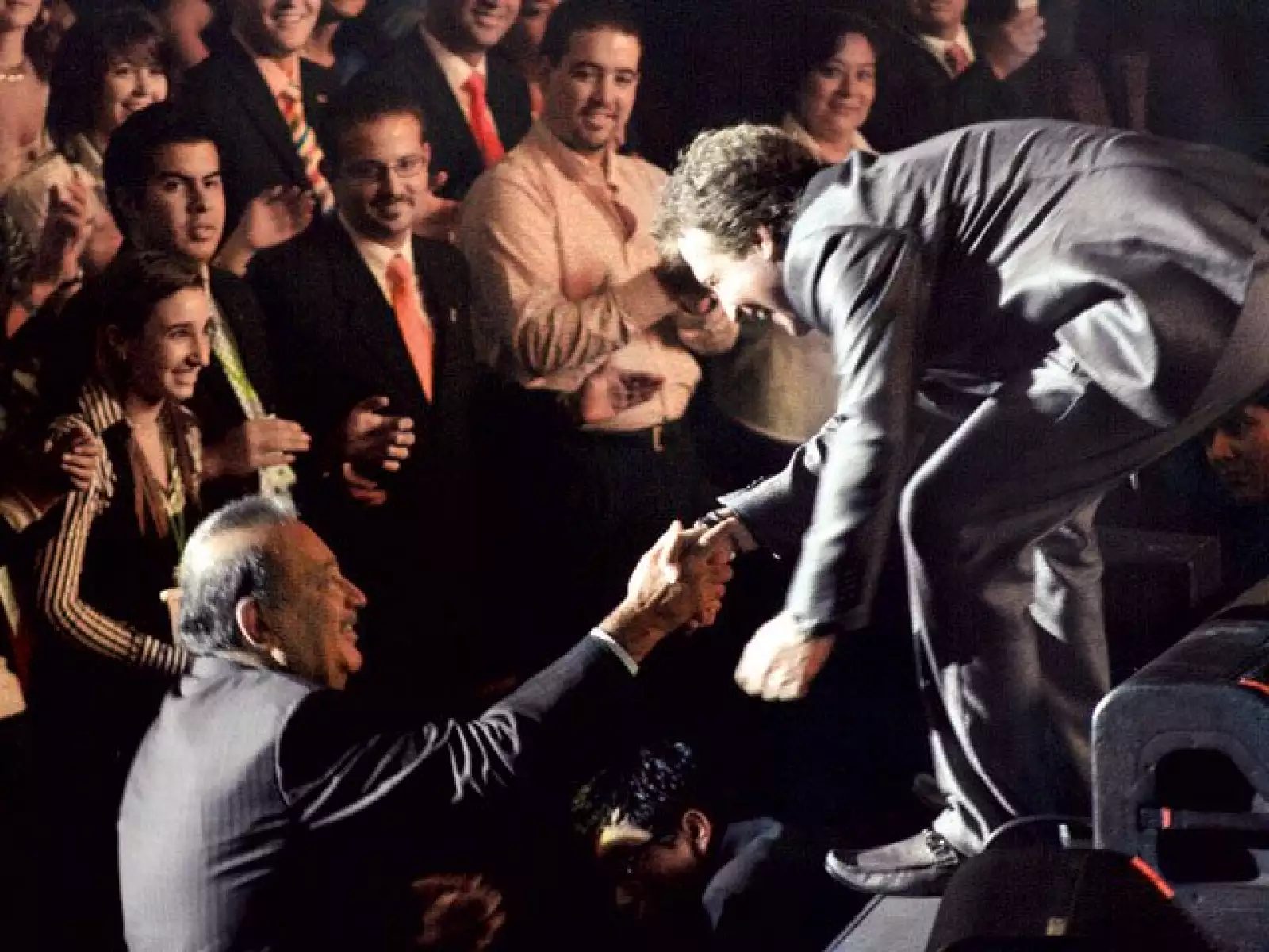Carlos Slim asistió al concierto que ofreció el cantante Emmanuel en 2008.