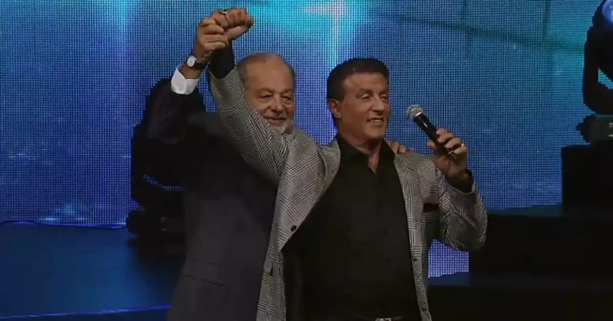 Carlos Slim fue el anfitrión del Encuentro Anual de Becarios México Siglo XXI en el Auditorio Nacional.