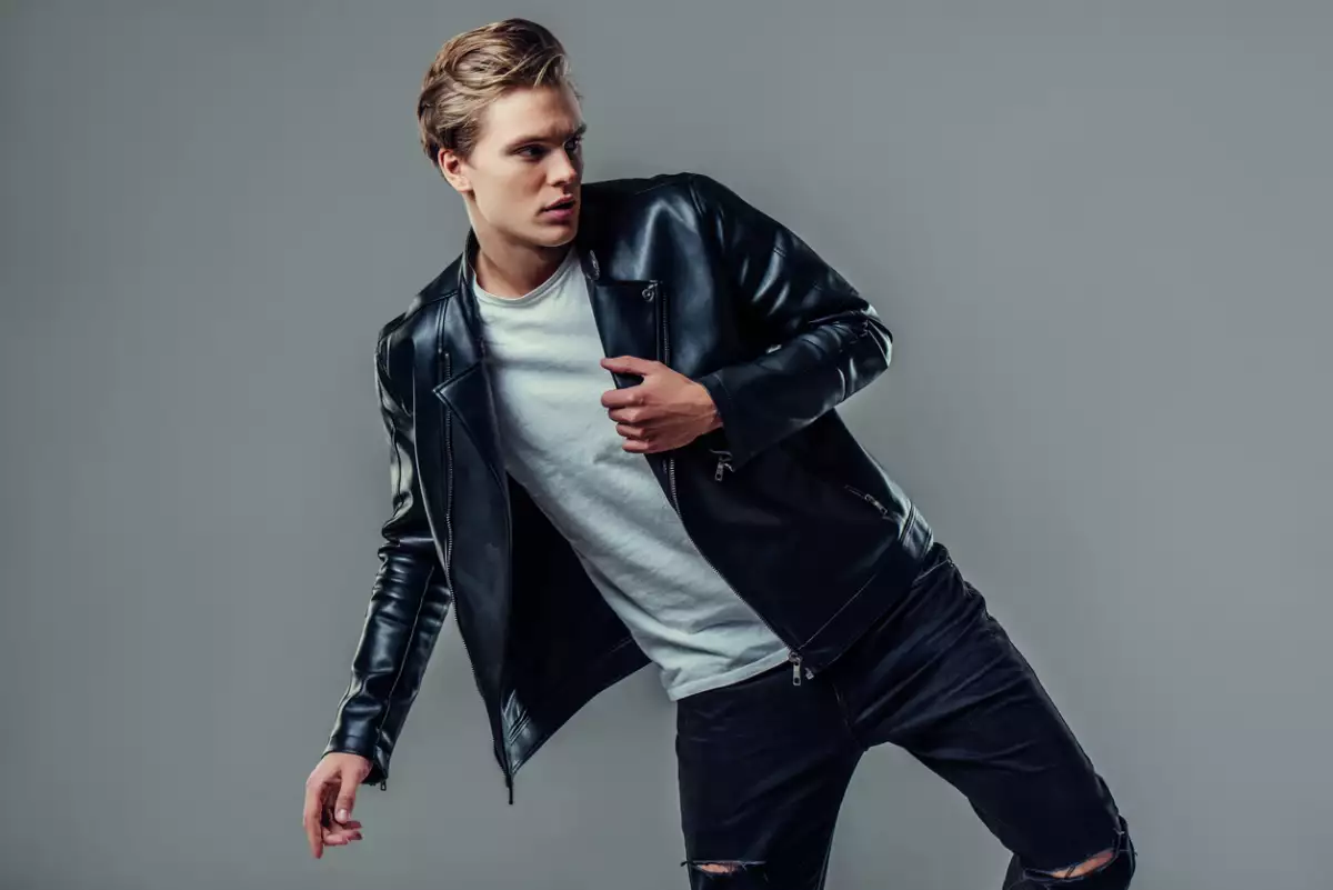 Por qué los modelos no sonríen en los anuncios.