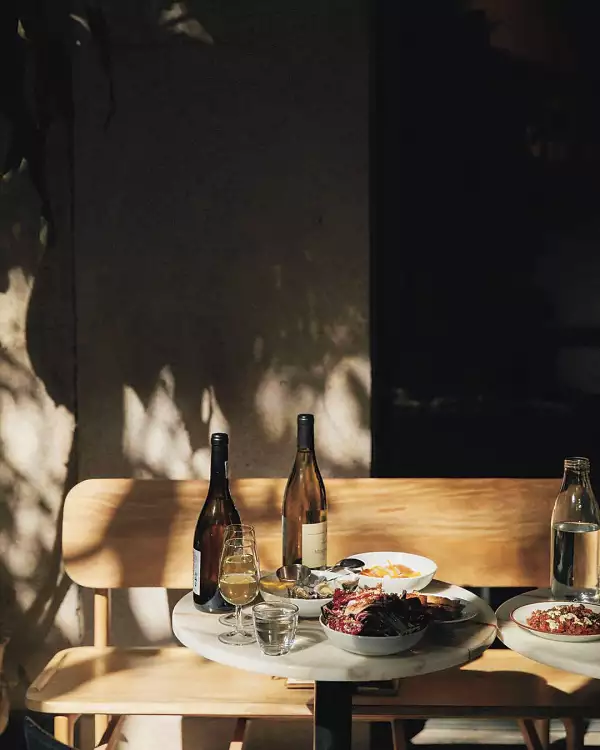 ¿VINO? SÍ, POR FAVOR
