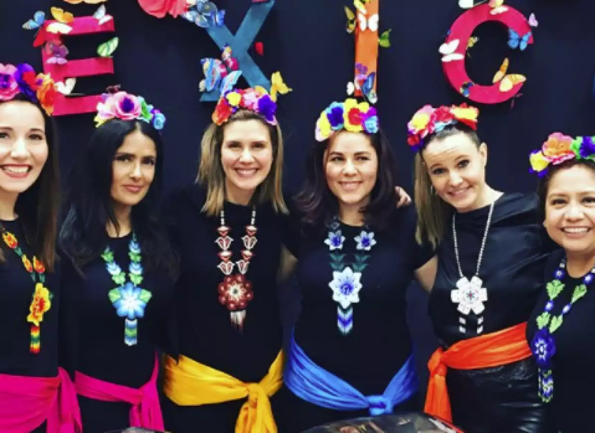 Salma Hayek en festival escolar de su hija