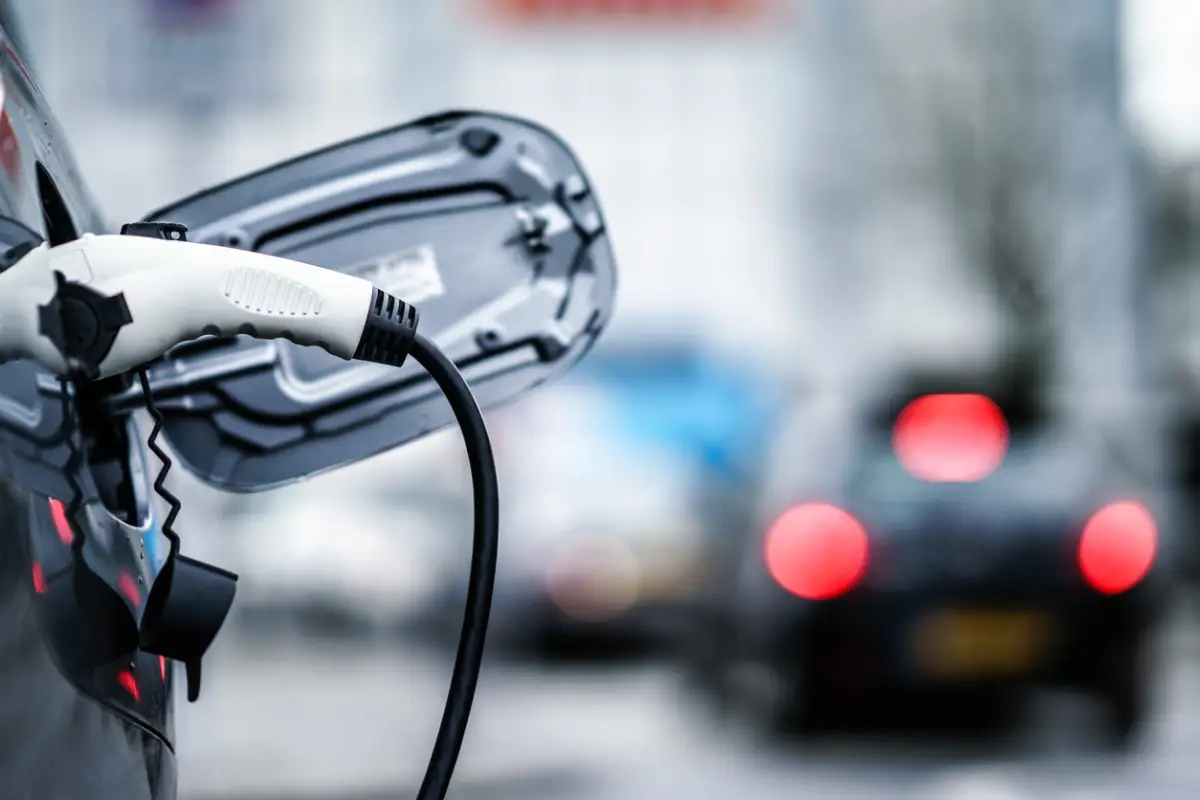 ¿Se acabó el negocio? Los autos eléctricos requieren menos visitas al taller mecánico