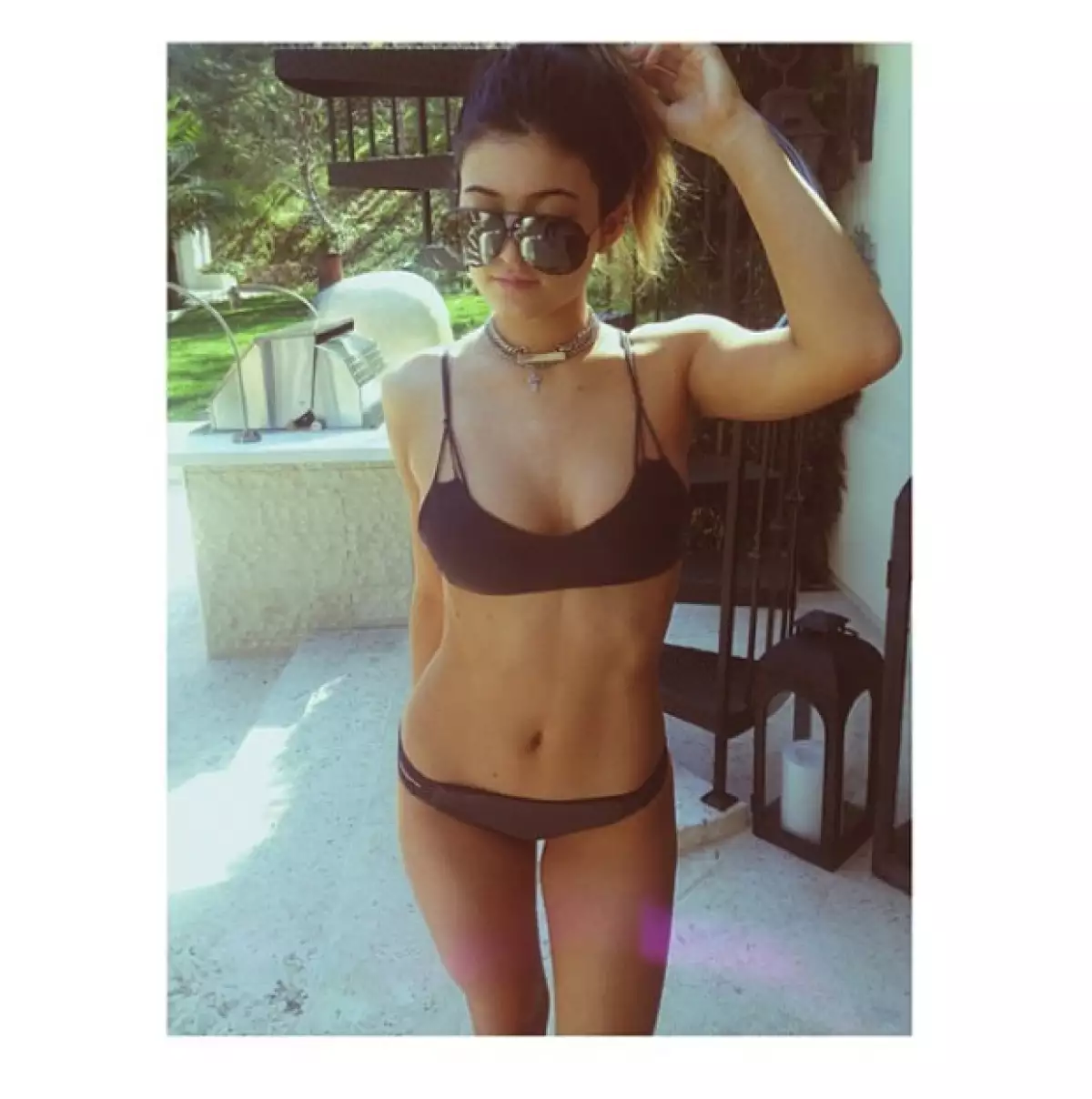 Ahora que la hija mayor de Kris y Bruce Jenner está causando sensación en las pasarelas, la pequeña de la familia optó por compartir en Instagram una foto donde aparece en bikini.
