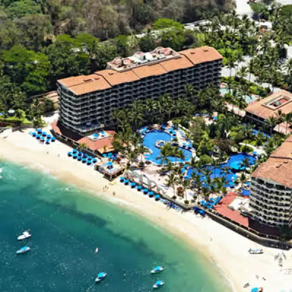 El hotel Barceló La Jolla de Mismaloya cambió su nombre e imagen a Barceló Puerto Vallarta; un resort compuesto exclusivamente por suites, recientemente remodelado con una importante inversión de 12.9 millones de dólares.
