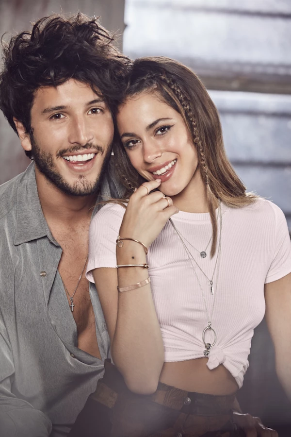 PANDORA - TINI STOESSEL Y SEBASTIAN YATRA (1).jpg