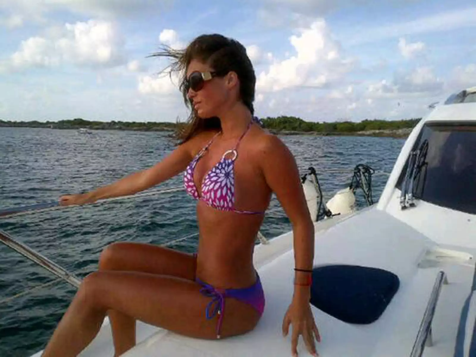 Hace unos días Anahí compartió a través de su cuenta de Twitter una serie de fotografías en las que luce una silueta envidiable.