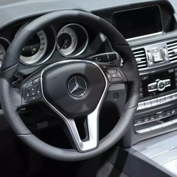 Vista del interior de la Cabriolet Mercedes Benz Clase E.