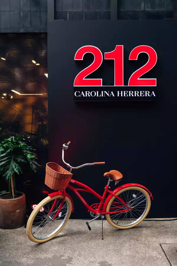 212 Carolina Herrera Café Pop Up
