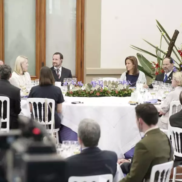 PRINCIPES DE NORUEGA EN CASTILLO DE CHAPULTEPEC