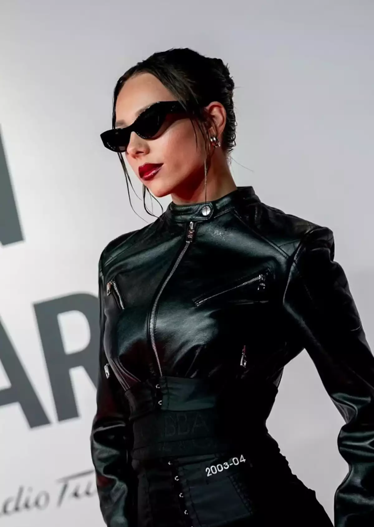 Ester Expósito negro