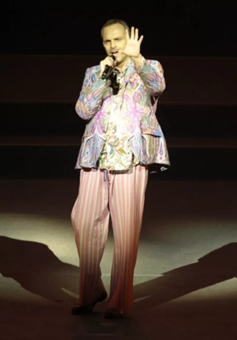 El cantante español abrió más fechas para presentarse en el Auditorio Nacional en la Ciudad de México, sólo quedan dos fechas.