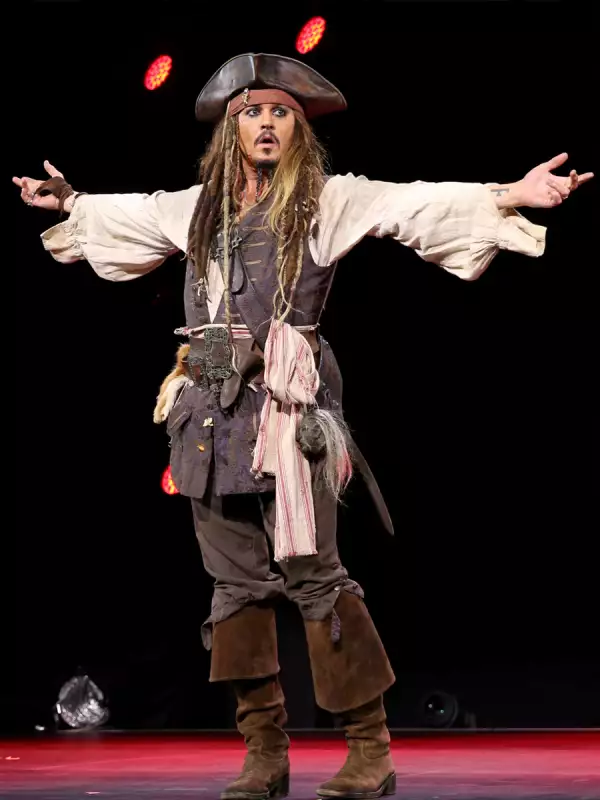 Johnny Depp como el Capitán Jack Sparrow