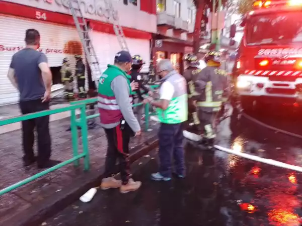 CDMX: Firefighters control fire in Plaza de la Tecnología; there are no injured fire.jpg