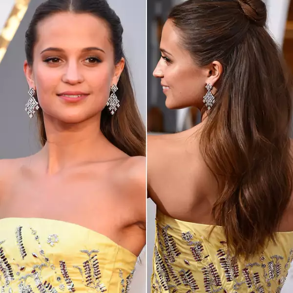 Nos encantó el vestido de Alicia Vikander y combinó el beauty look a la perfección. El half bun la hizo lucir moderna, mientras que mantuvo el beauty muy natural.