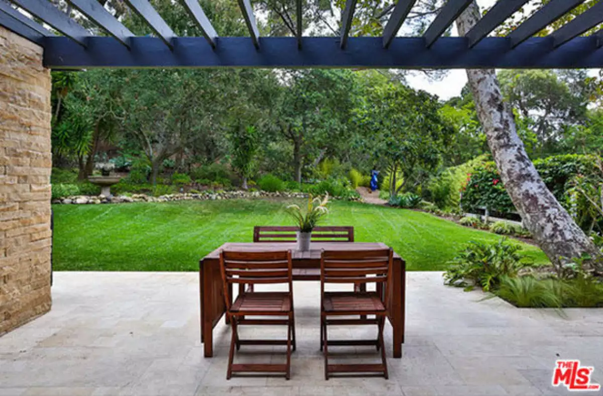 Hasta el momento no se ha confirmado un noviazgo entre Liam y Miley, sin embargo, la propiedad y su adquisición ya es todo un hecho.