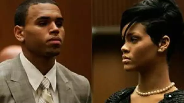 En febrero el cantante fue acusado de haber golpeado a su entonces novia Robyn Fenty, nombre verdadero de la cantante, por lo que fue llevado a juicio.