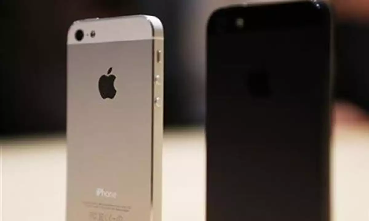 El iPhone 5 saldrá a la venta en las tiendas minoristas el 21 de septiembre. (Foto: Reuters)