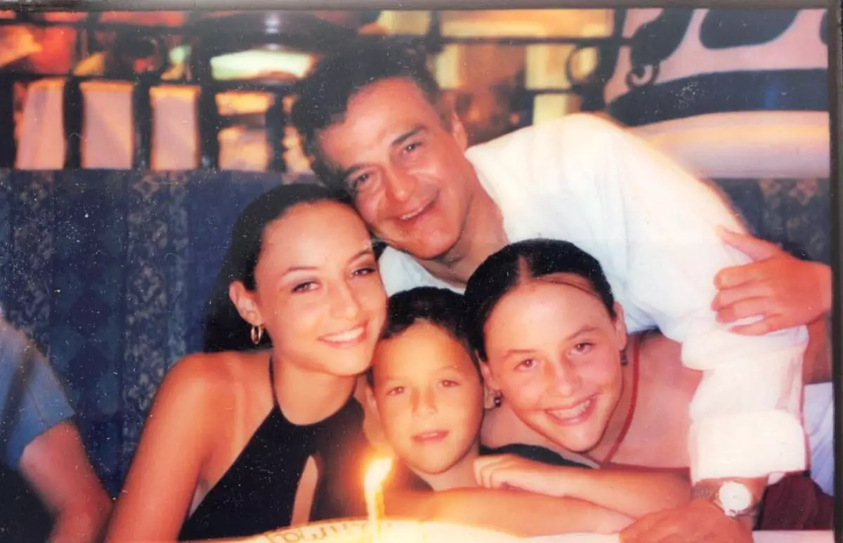 Gonzalo Vega y sus hijos, Marimar, Gonzalo y Zuria
