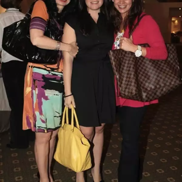 Paty y Adriana Autrey y Paola Carrillo