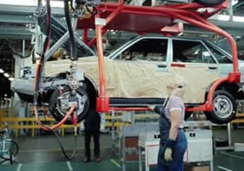 La crisis automotriz en EU ha afectado severamente a la industria en México. (Foto: AP)