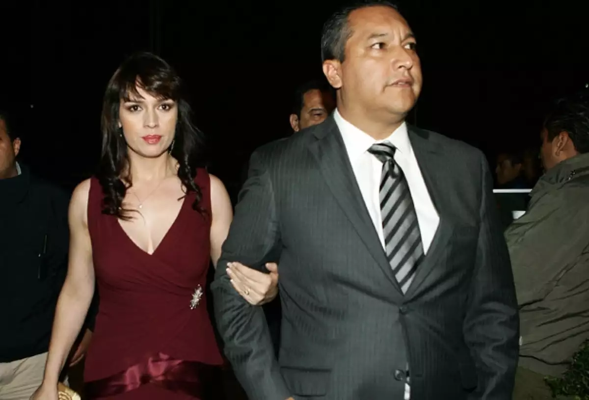 Finalmente la pareja se dio el "Sí, acepto" frente a familiares y amigos, entre los que se encontraban el presidente Felipe Calderón y su esposa Margarita Zavala, senadores y secretarios de Estado.