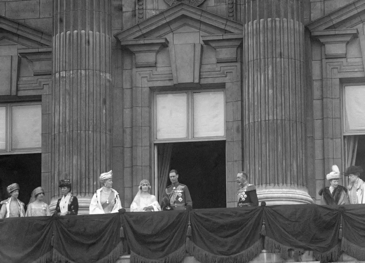 El príncipe Alberto, duque de York, y Lady Elizabeth Bowes-Lyon el día de su boda
