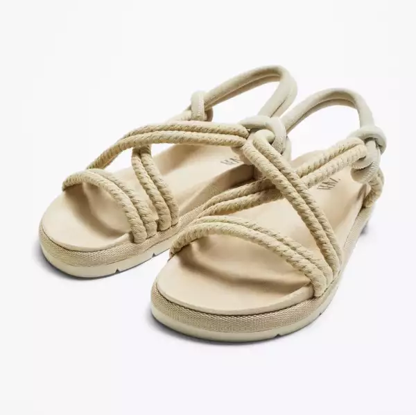Sandalias de cuerda de zara en color arena.