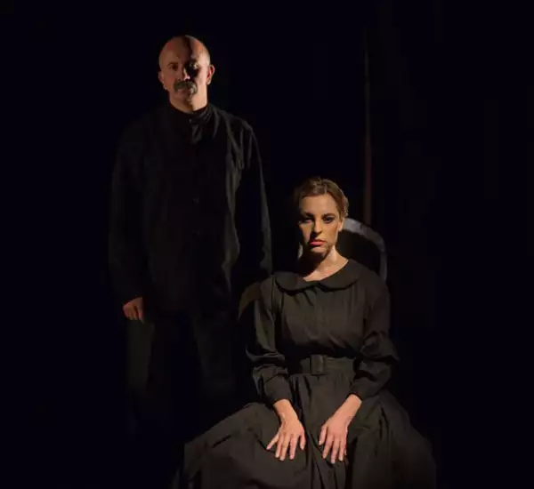 Marina de Tavira ofrece una poderosa interpretación.