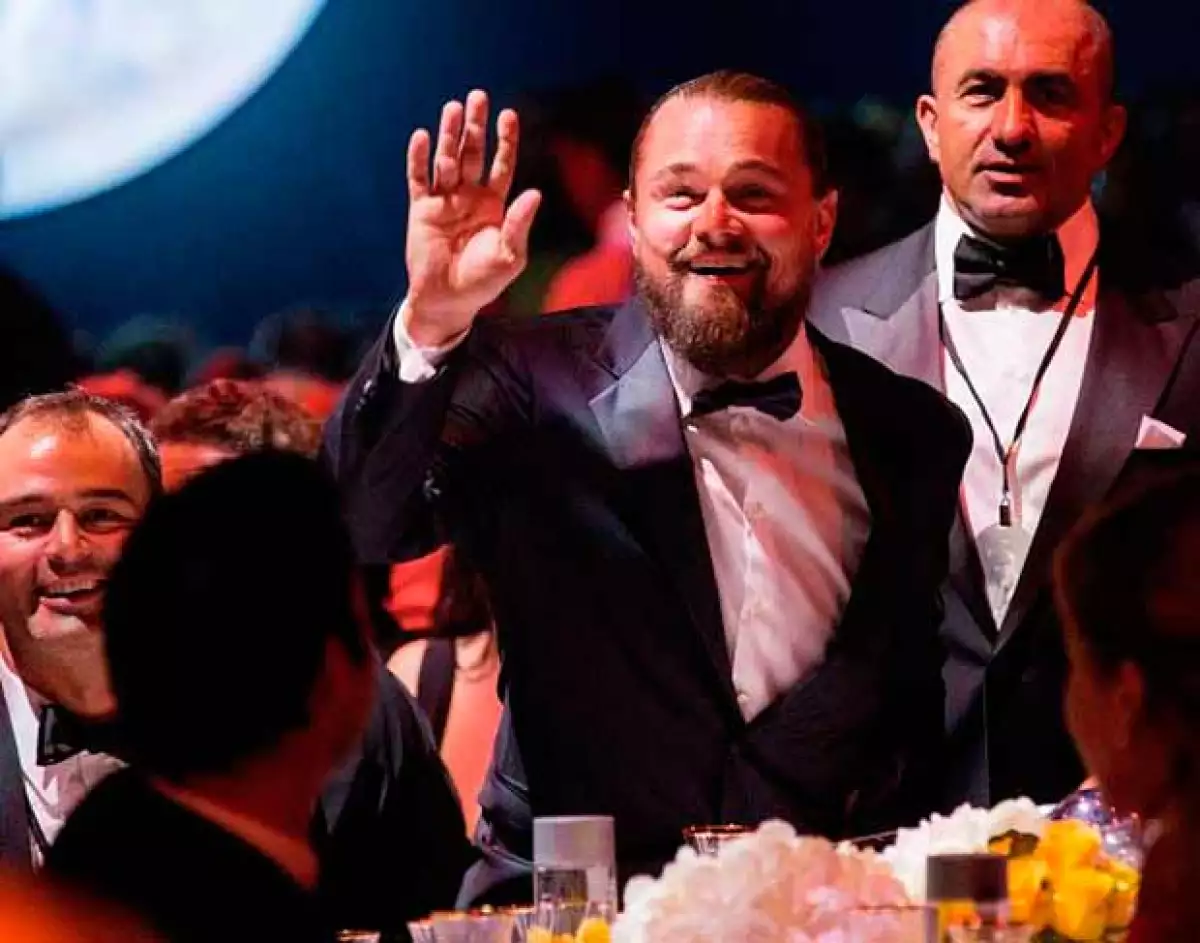 El actor fue uno de los más generosos al donar un Bansky que fue subastado en un millón de dólares.