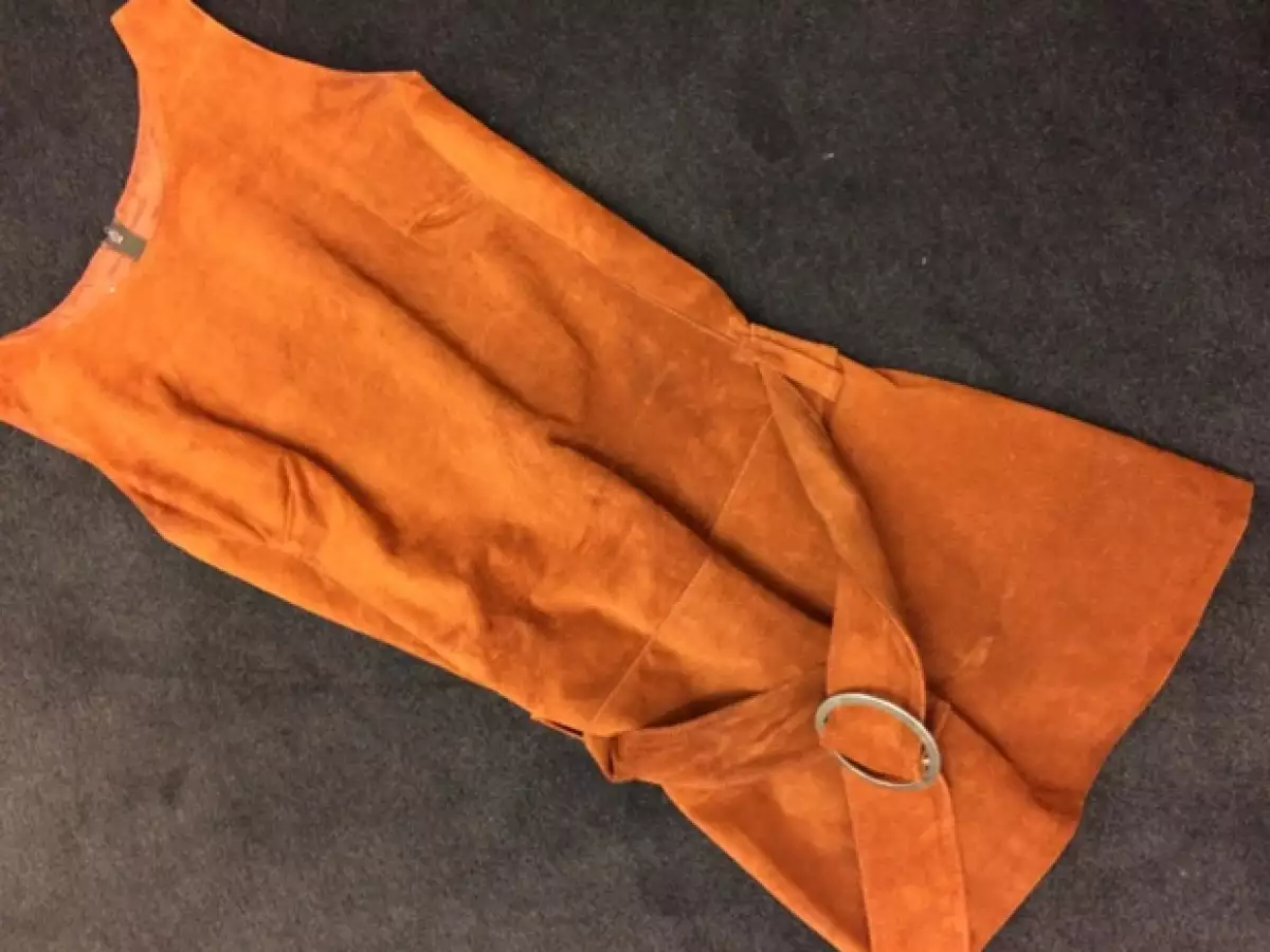 Por medio de su Twitter la diseñadora compartió una fotografía de una parte del outfit que llevaba puesto en la cita que lo empezó todo con su esposo hace más de 15 años.
