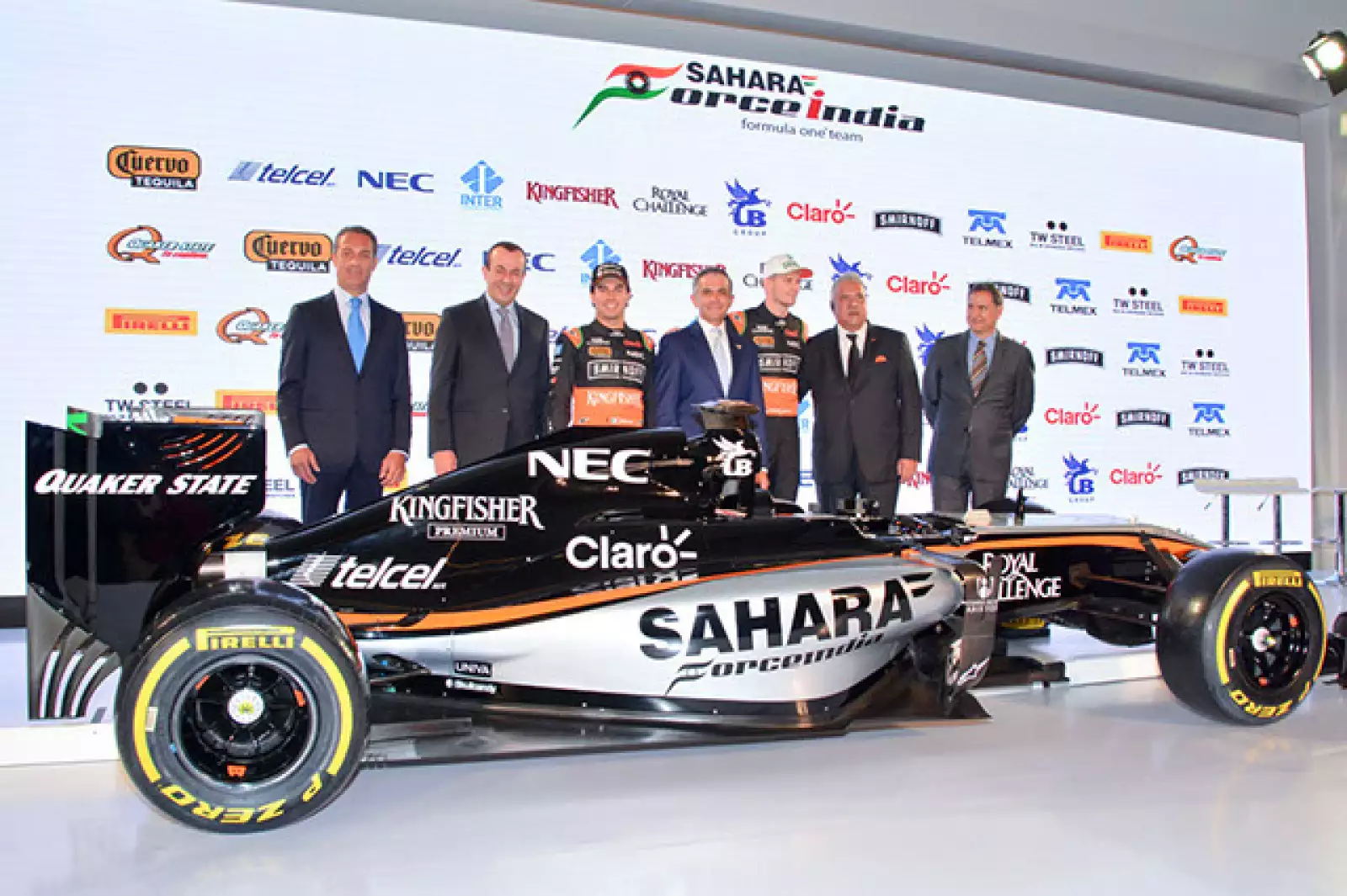 Carlos Slim Domit,Francisco Maza,Checo Pérez,Miguel Ángel Mancera,Nico Hulkenberg,Vijay Mallya y Alejandro Soberón.