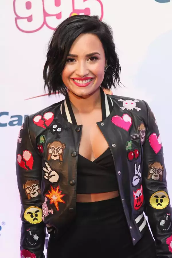 Demi Lovato también fue parte del elenco de Barney & Friends, participando en algunos episodios al lado de Selena Gomez.