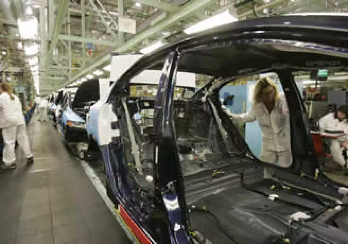 La empresa suspendió sus actividades en dos de sus plantas en Japón hasta el próximo 3 de abril. (Foto: AP)