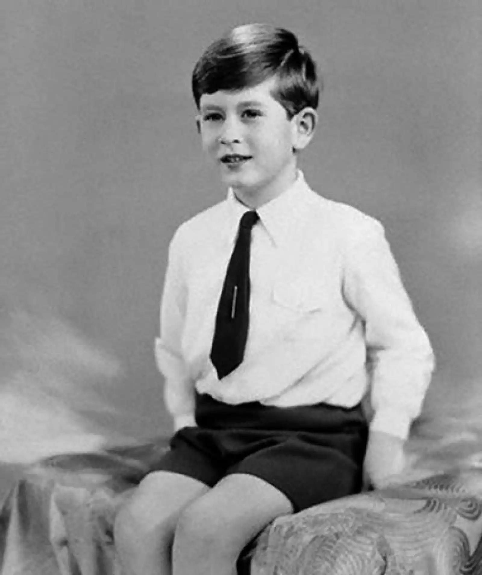 (1956. 8 años) En octubre de 1968 ingresó en la Universidad de Cambridge, donde cursó estudios de arqueología y antropología, y fue nombrado consejero de Estado cuando la reina visitó Canadá.