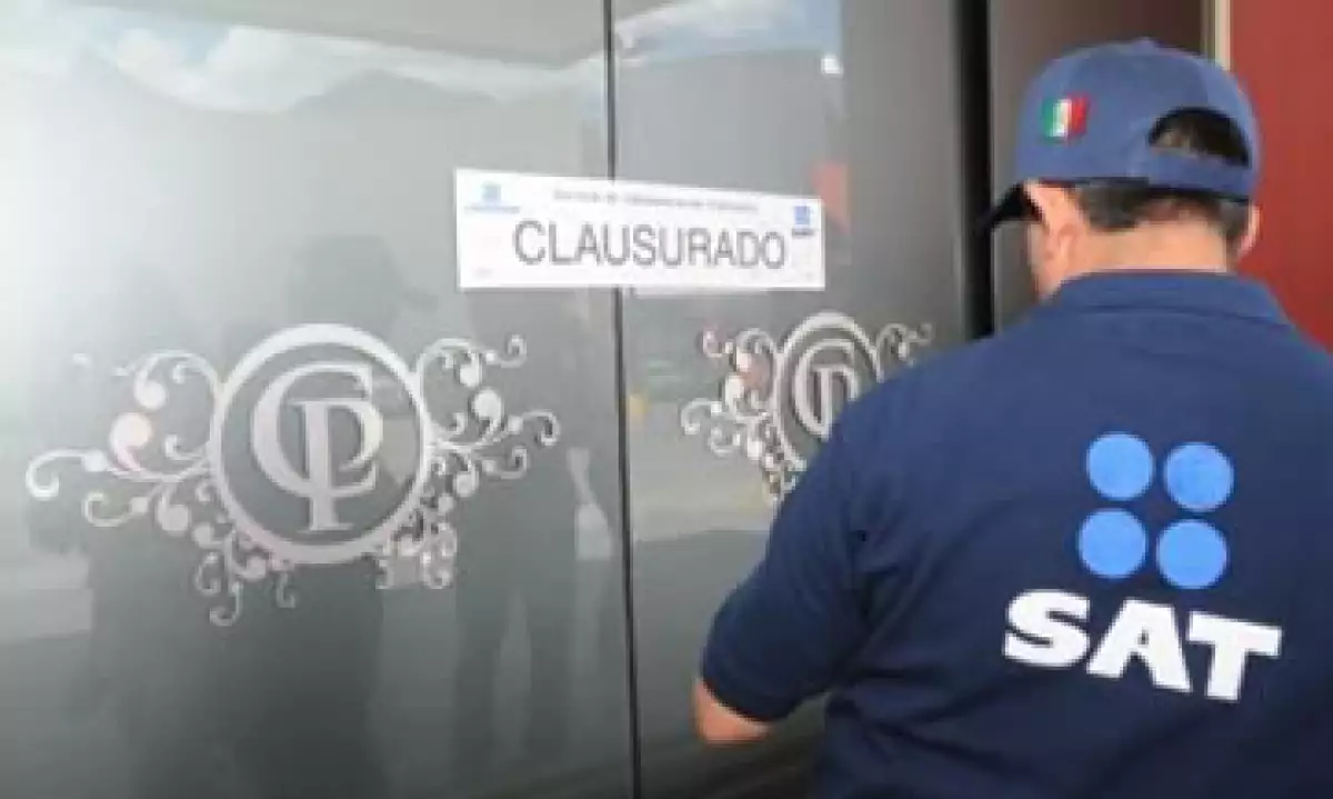 De acuerdo al SAT, la LIEPS sanciona con clausura al establecimiento irregular por un mes, y en caso de reincidencia la medida es por dos meses. (Foto: Cortesía del SAT)